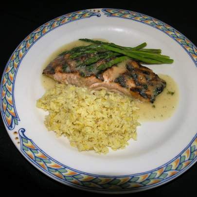 Salmon with rice and asparagus